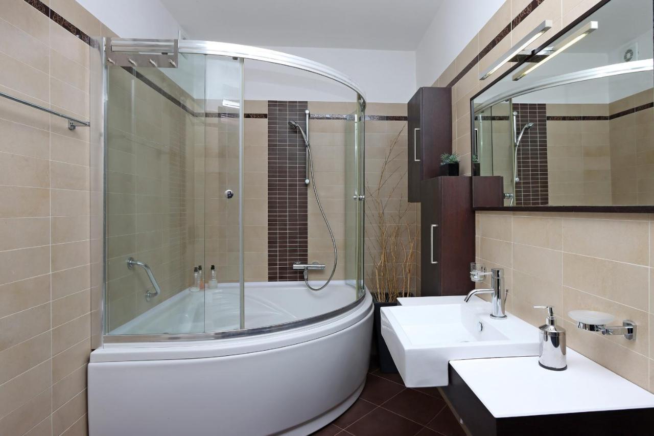 Starry Night - Smart Tv, Extra Big Bed, Big Bathtub, Private Parking, Sea View, Wifi, 2Bedrooms Volosko Kültér fotó
