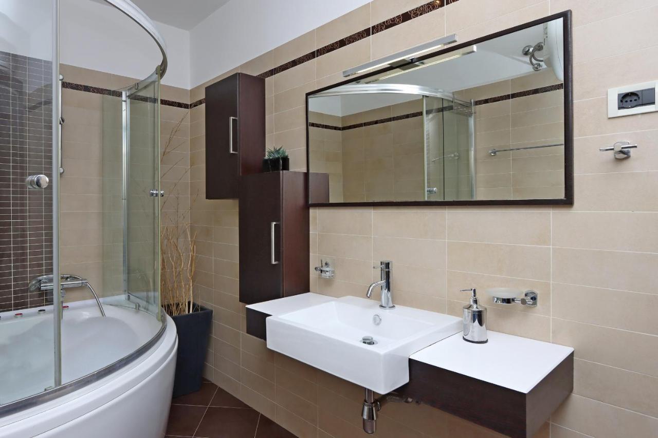 Starry Night - Smart Tv, Extra Big Bed, Big Bathtub, Private Parking, Sea View, Wifi, 2Bedrooms Volosko Kültér fotó